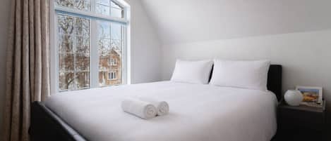 4 bedrooms, iron/ironing board, free WiFi, bed sheets