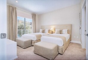Iron/ironing board, WiFi, bed sheets - Beautiful Magic Village Townhome Minutes from Disney (Kissimmee)