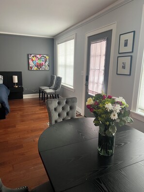 Interior - Cozy 1-bedroom cottage in wonderful Mineral Point with AC (Mineral Point)