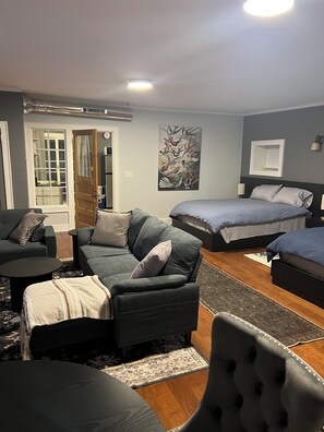 Iron/ironing board, WiFi, bed sheets - Cozy 1-bedroom cottage in wonderful Mineral Point with AC (Mineral Point)