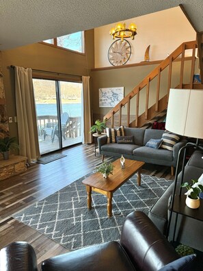 Smart TV, fireplace, books, offices