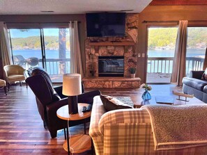 Smart TV, fireplace, books, offices