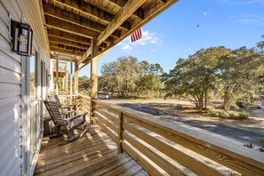 Property grounds - H2000 -Dog friendly, enclosed yard, private grill, cargo lift (Supply)