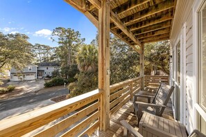 Property grounds - H2000 -Dog friendly, enclosed yard, private grill, cargo lift (Supply)