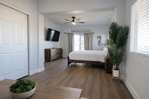3 bedrooms, iron/ironing board, WiFi, bed sheets - 3 Bedroom Cozy Retreat in prime Henderson area (Henderson)