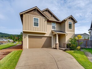 Exterior - Soak, Swing & Stay a While (Camas)
