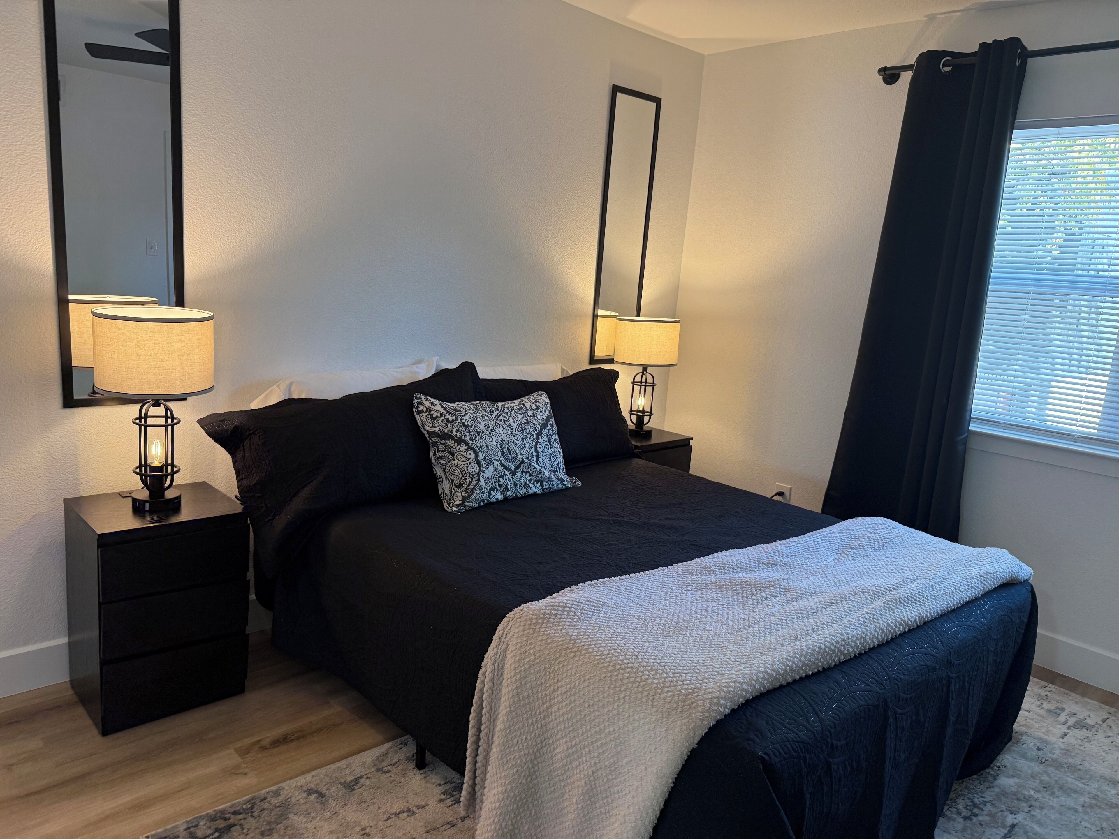 Fer et planche à repasser, accès Internet, draps fournis