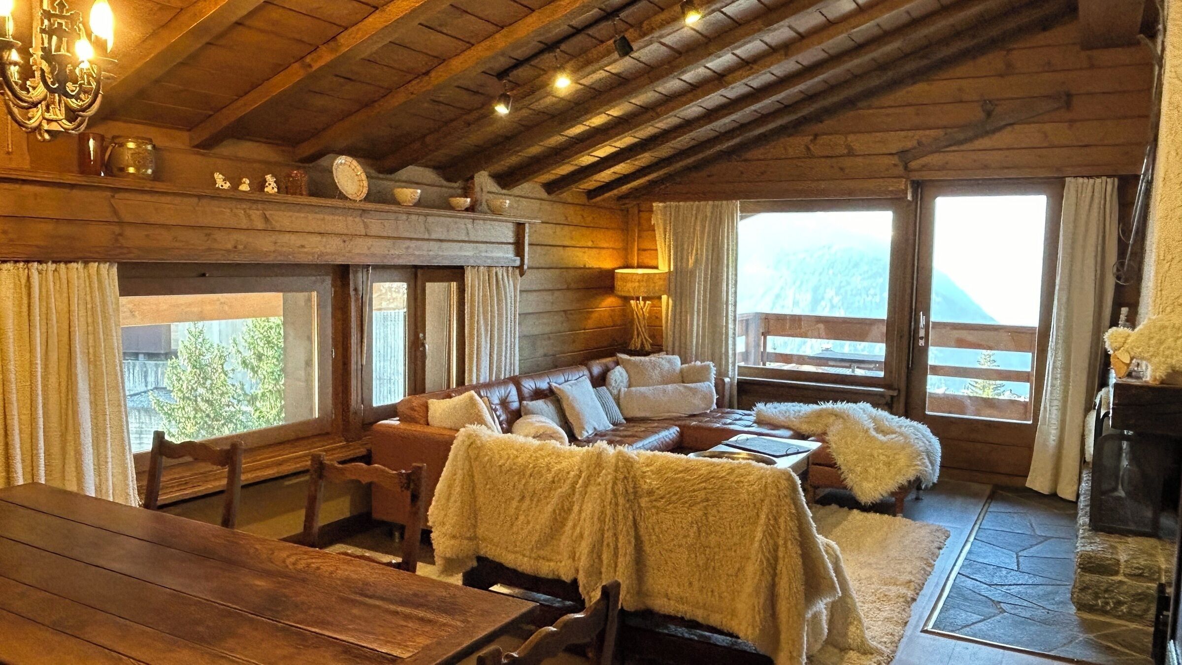 Fernseher, Kamin, DVD-Player