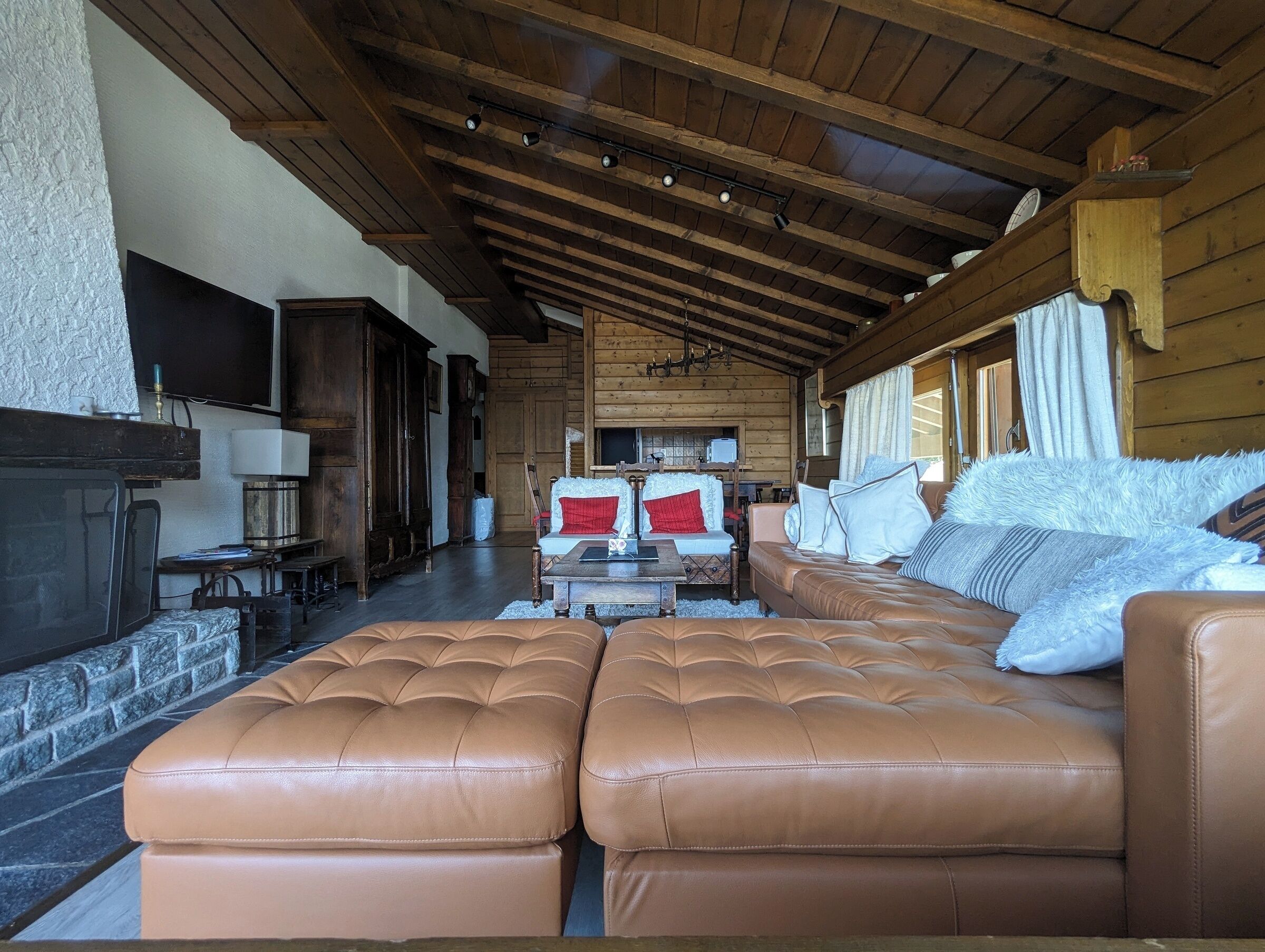 TV, fireplace, DVD player