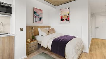 Superior Studio | Desk, laptop workspace, free WiFi