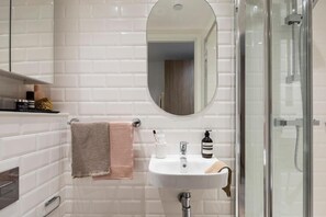 Standard Studio | Bathroom