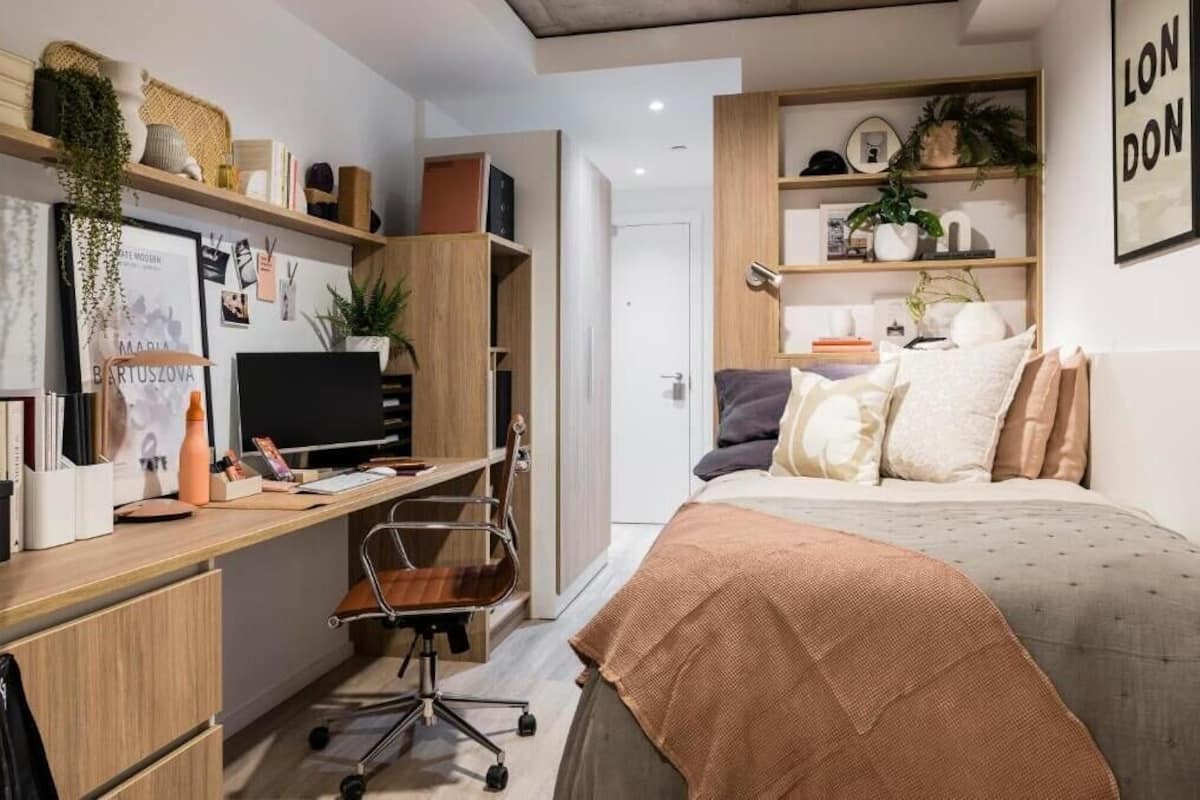 Masa, dizüstü bilgisayar çalışma alanı, ücretsiz kablosuz İnternet