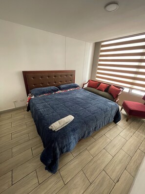 3 bedrooms, iron/ironing board, internet, bed sheets - Spacious apartment in La Carolina sector Quito (Quito)