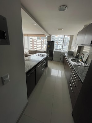 Private kitchen - Spacious apartment in La Carolina sector Quito (Quito)