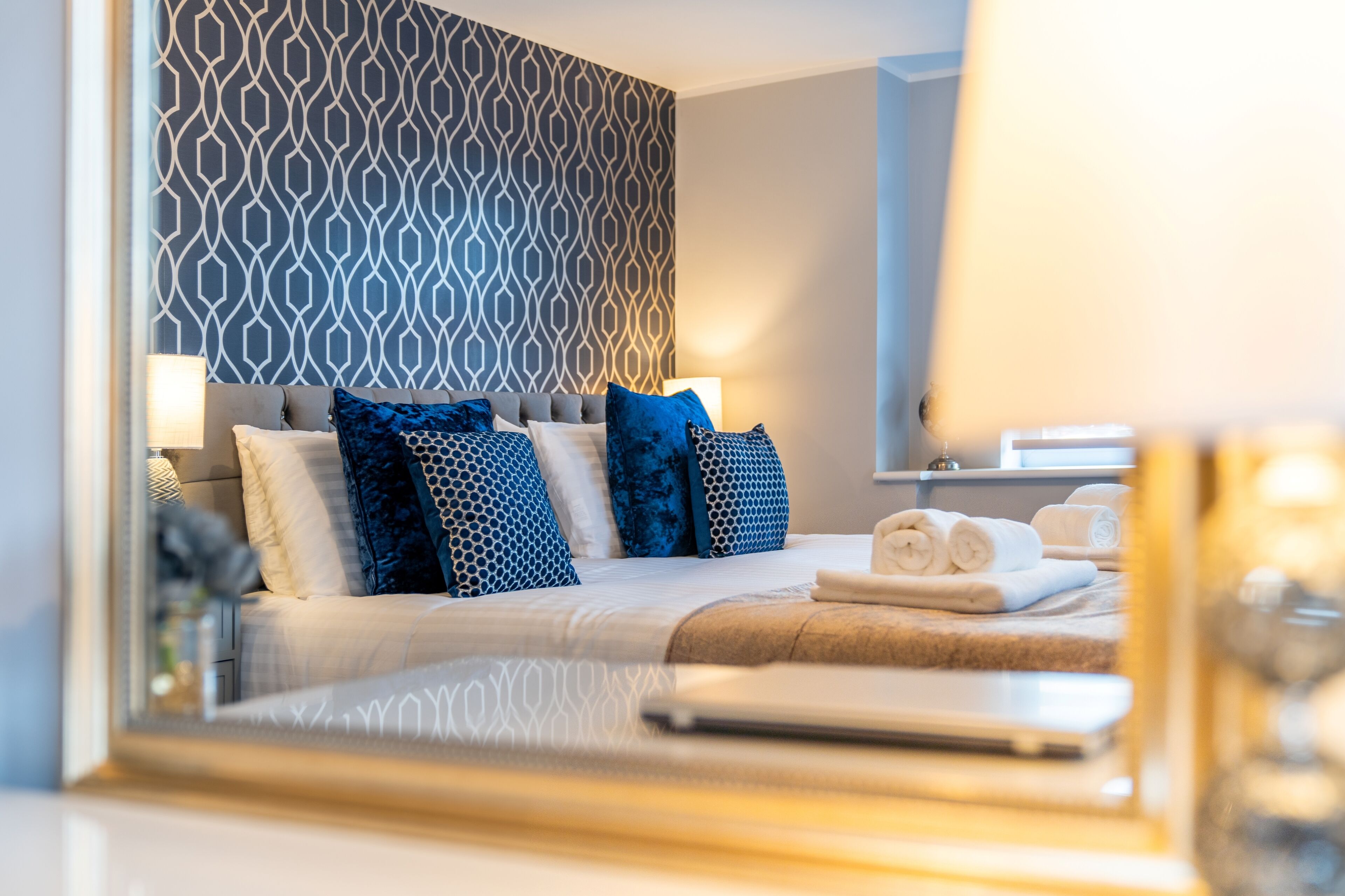 Skrivebord, strykejern/-brett og wi-fi (inkludert)