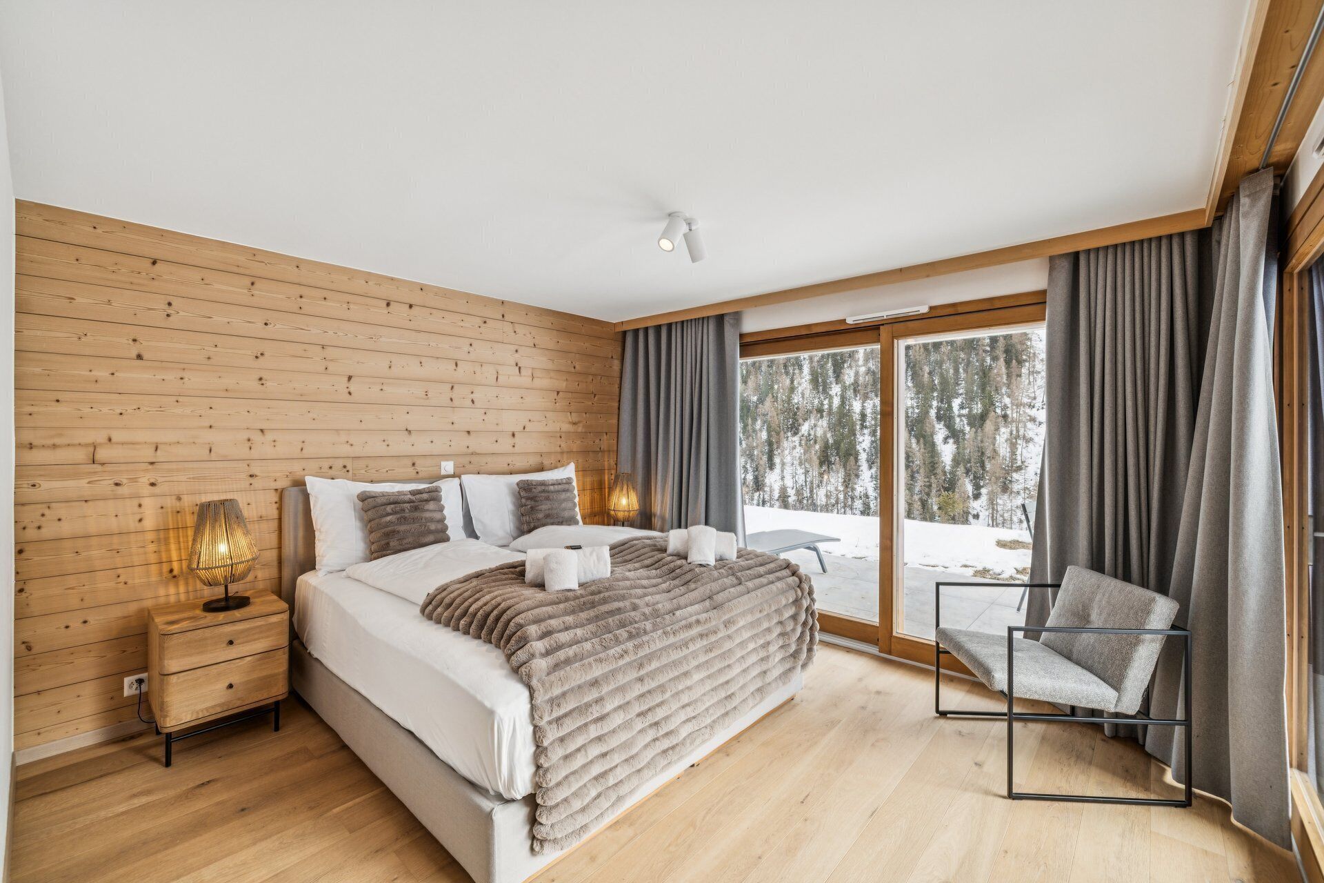 Fer et planche à repasser, accès Internet, draps fournis