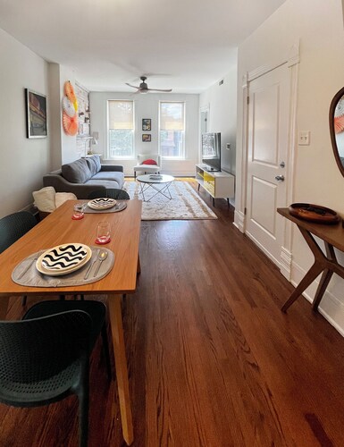 Bright 2-Bedroom Logan Square Apartment – Your Perfect Chicago Base