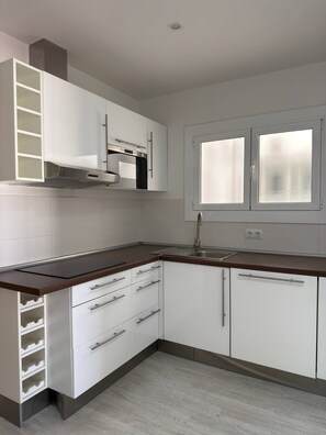 Private kitchen - Spacious Apartment near Sagrada Família (Barcelona)