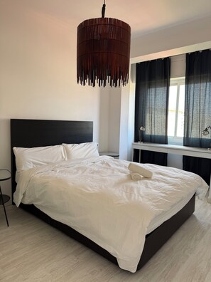 Iron/ironing board, Internet, bed sheets - Spacious Apartment near Sagrada Família (Barcelona)