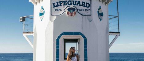 Beach nearby, sun-loungers, beach towels