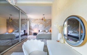 5 bedrooms, iron/ironing board, free WiFi