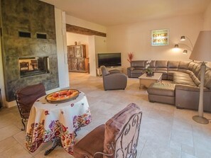 TV - Near Saint-Rémy-de-Provence, air-conditioned farmhouse 10P., heated pool. (SAINT-ETIENNE-DU-GRÈS)