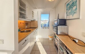 Fridge, dishwasher, coffee/tea maker - 2 bedroom pet friendly apartment in Borre (Borre)