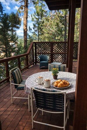 Outdoor dining - Unique Lake Views for Big Groups with Hot Tub, Game Room, Fire Pit, & More (Big Bear Lake)