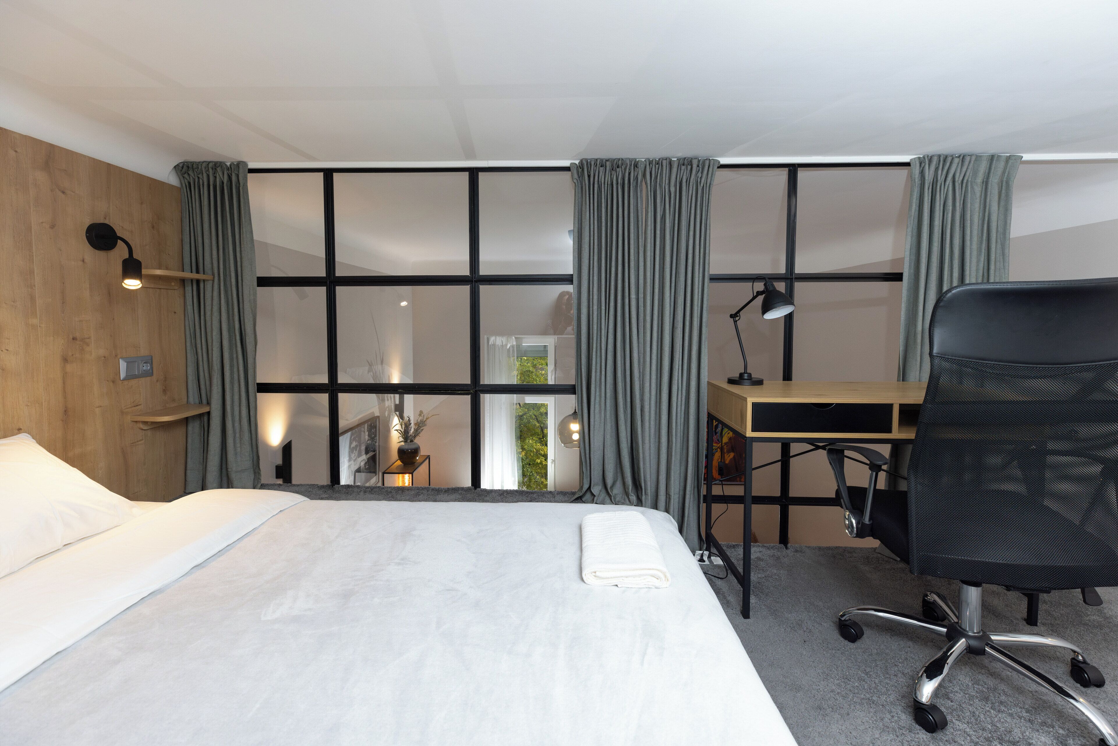 Iron/ironing board, internet, bed sheets