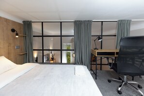 Bügeleisen/Bügelbrett, Internetzugang, Bettwäsche