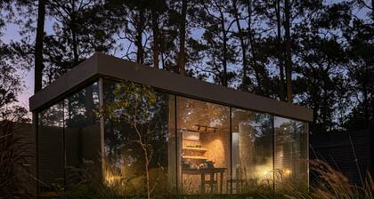 Cozy Cabin, Jacuzzi, AC, Fireplace and Hot water.