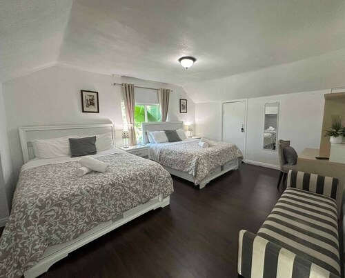 Wonderful 4-bedroom house with AC in charming Pasadena