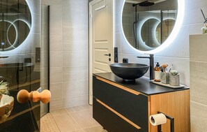 Shower, hair dryer - Stunning home in Bjorli with sauna (Bjorli)