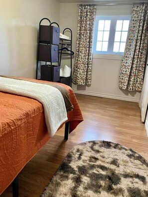 3 dormitorios, tabla de planchar con plancha, wifi gratis y ropa de cama