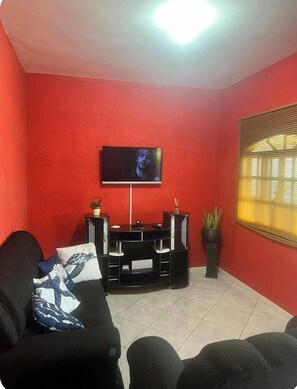 TV - Casa PÉ NA AREIA em Arraial do Cabo - PARAÍSO! Figueira (Arraial do Cabo)