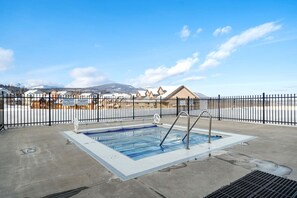 Outdoor spa tub - Cozy Studio In Rocky Mountains: Hot Tub, Pool and Gym (Kimberley)
