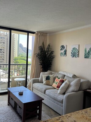 Smart TV - FANTASTIC NEW LISTING! Corner Condo_2 Blocks to Waikiki Beach! PARKING/WIFI/BBQ (Honolulu)