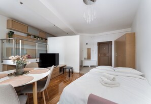 Iron/ironing board, WiFi, bed sheets - Heart of Cracow Old Town Apartment (Kraków)