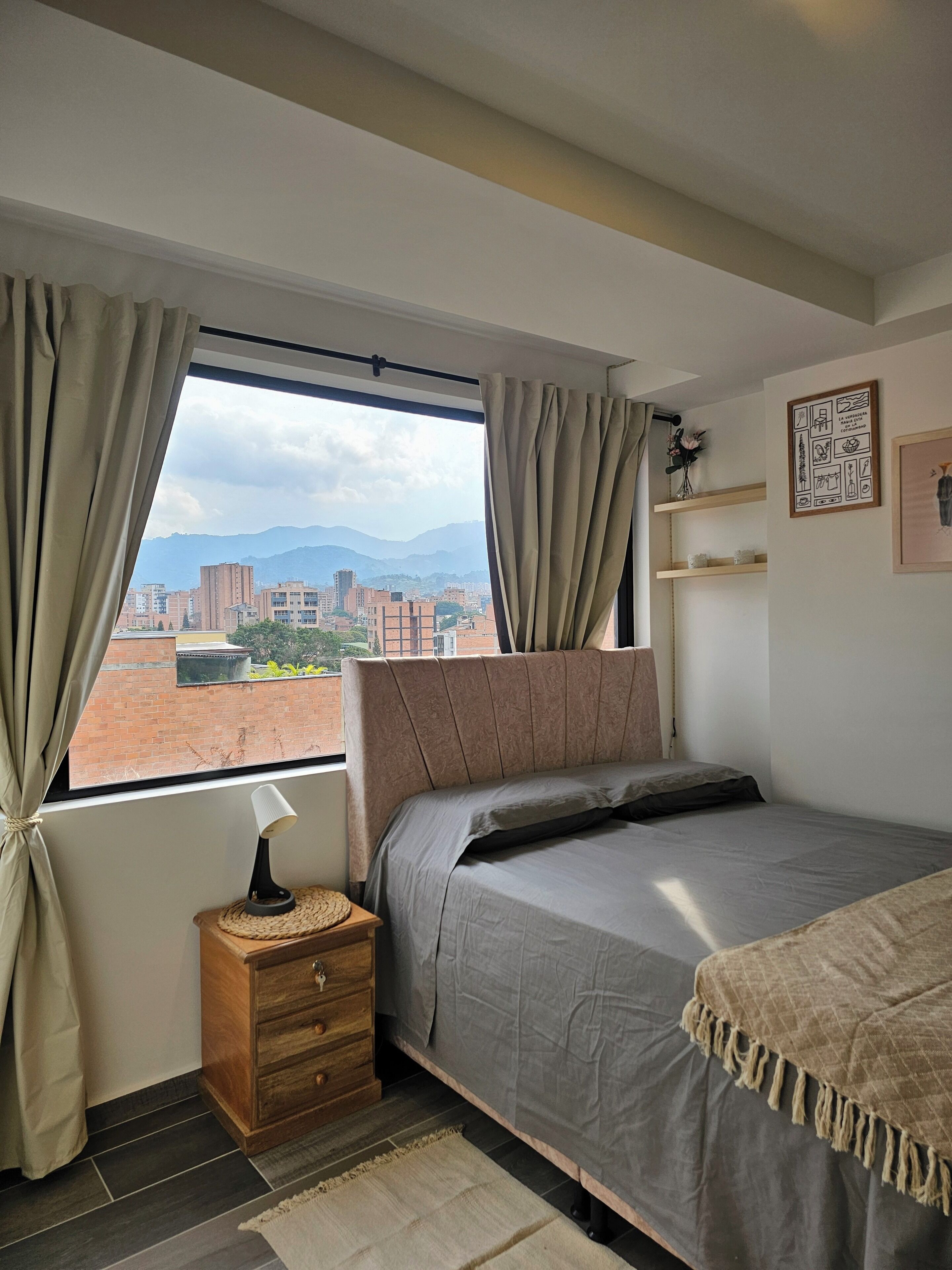 1 habitación, tabla de planchar con plancha, wifi y ropa de cama 