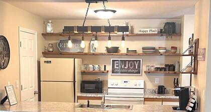 Hillside Hideaway in Lead - 2 BR, 2 Bath