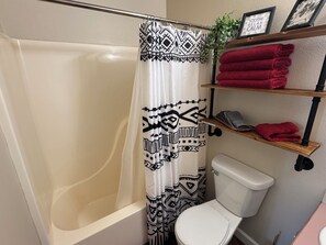 Hair dryer, towels, toilet paper - Hillside Hideaway in Lead - 2 BR, 2 Bath (Lead)