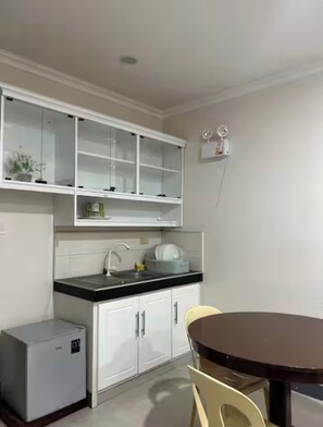 Private kitchen - 2-bedroom resort in beautiful Dauis with refreshing AC (Bohol)