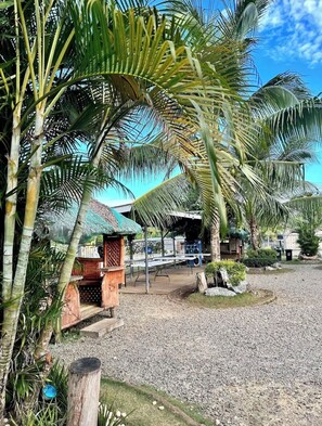 Property grounds - 2-bedroom resort in beautiful Dauis with refreshing AC (Bohol)