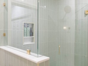 Dusche, Seife, Toilettenpapier
