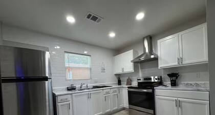 Cozy home in Arlington with 5 beds