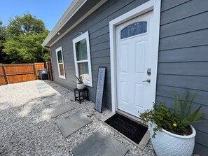 Exterior - Cozy home in Arlington with 5 beds (Arlington)