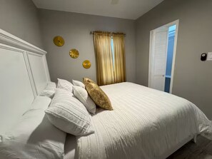 3 bedrooms, desk, iron/ironing board, free WiFi