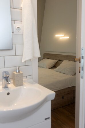 1 bedroom, Internet, bed sheets - Spacious Modern Apartment (Budapest)
