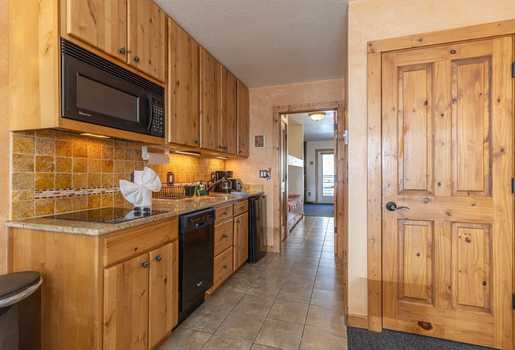 Frigorifero, microonde, piano cottura, lavastoviglie