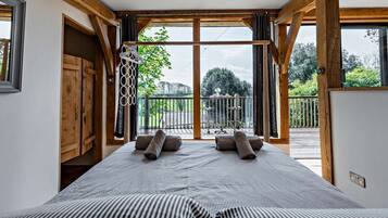 House | 6 bilik tidur